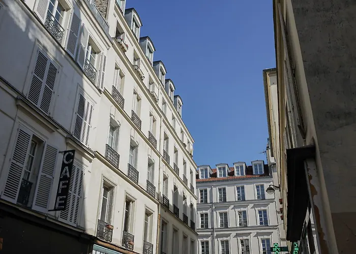 Moderne Et Chic Proche Tour Eiffel Апартаменты *